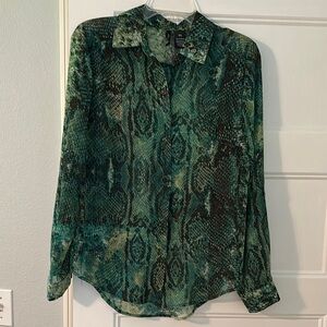 New Directions Green Long Sleeve Notched Collar Shirt